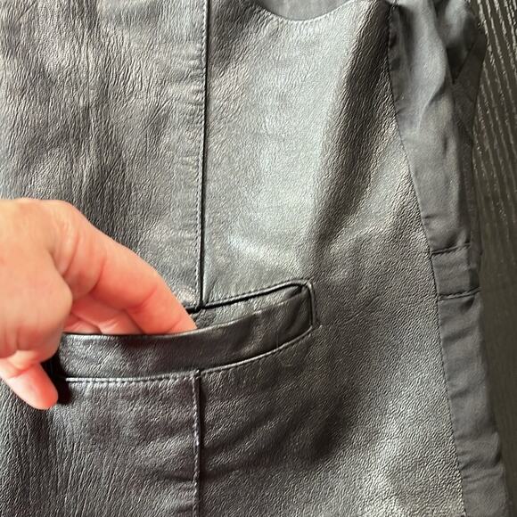 Vintage Black Leather Vest - Picture 6 of 6
